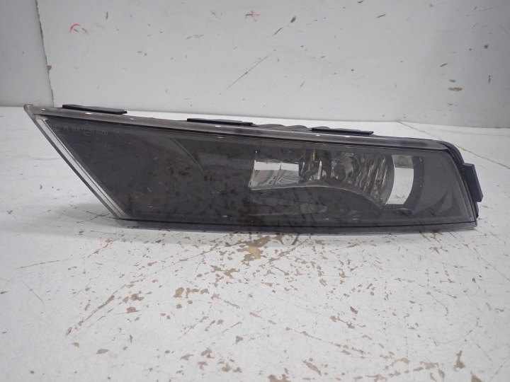 FEUX ANTIBROUILLARD GAUCHE SKODA SUPERB III 2015- 3V0941699A