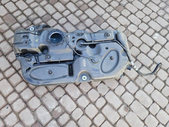 spremnik goriva rezervoar Toyota Highlander XU70