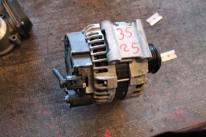 3525. alternatore AUDI 06H903018J