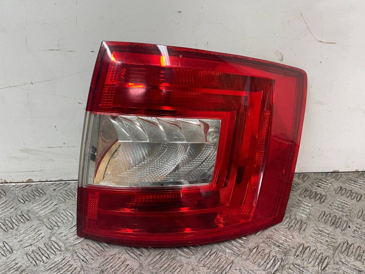 světlo zadní záď pravá SKODA OCTAVIA 3 III 12- KOMBI 5E9945096