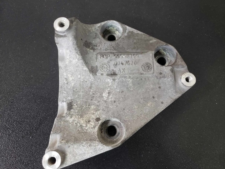 Patte fixation support moteur SAAB 9-3 II 93 OE 55558799