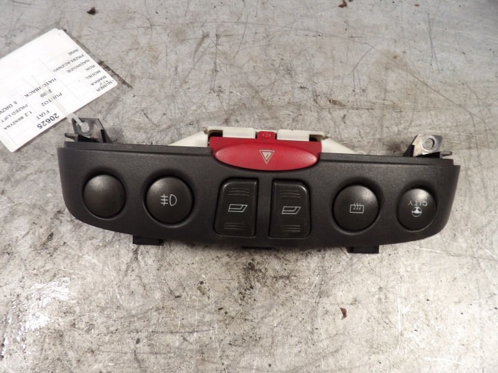 Fiat Punto II panel, vypínač svetiel výstražnych svetiel 1,2B