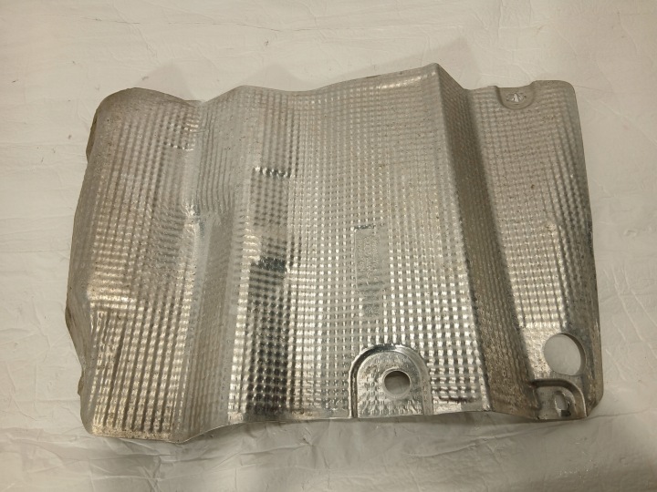 AUDI A4 B9 LIFT fedél hővédő kipufogódob 8W0804171