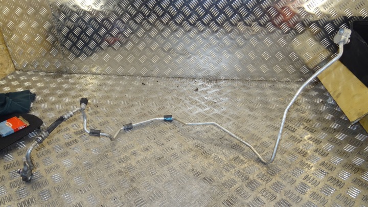 SCIROCCO GOLF VI AUDI A3 8P LEON 2.0 TDI Conduit pieces tuyaux Climatisateur air conditionné 1K0820741CM