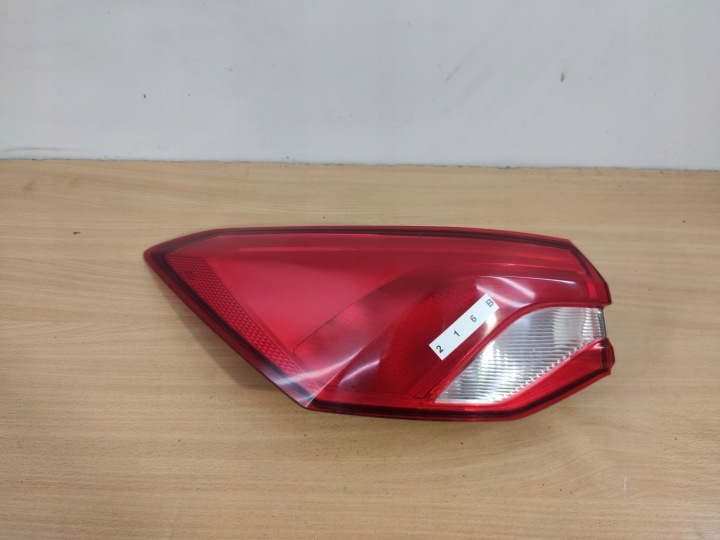 FORD FOCUS MK4 ST sedan left light rear part W fender