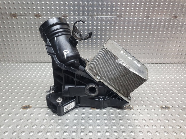 oil filter holder 8570063 BMW G01 G05 G06 G07 G11 G14 G15 G16 G20 G30