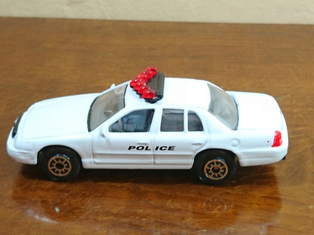 Машинка 1999 FORD CROWN VICTORIA модель WELLY 1:60 — фото 7