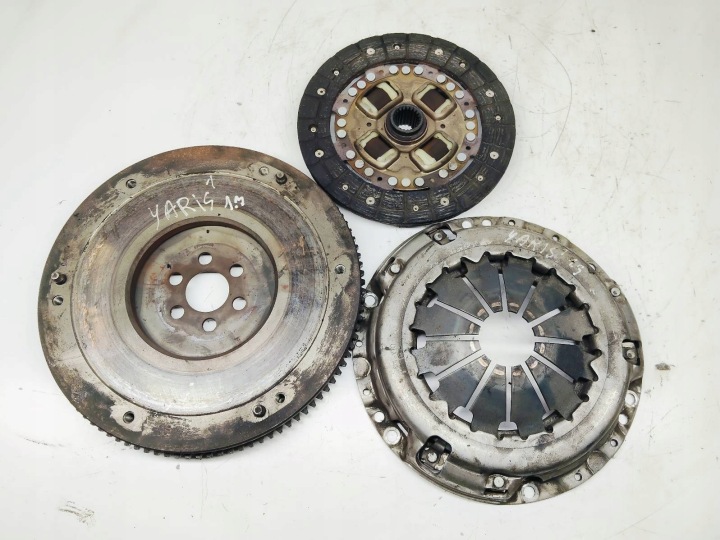 Tengelykapcsoló Tarcza Docisk Yaris II 06r 1.3 VVT-I AISIN CTX-164