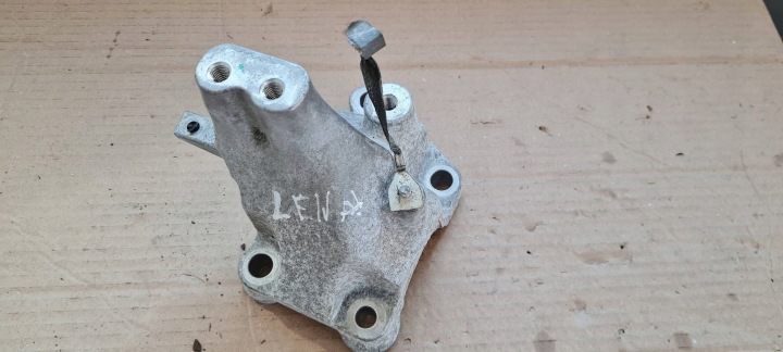 Jeep Grand Cherokee WL 2022 supporto staffa Motore sinistra 3.6 V6 68375851AA