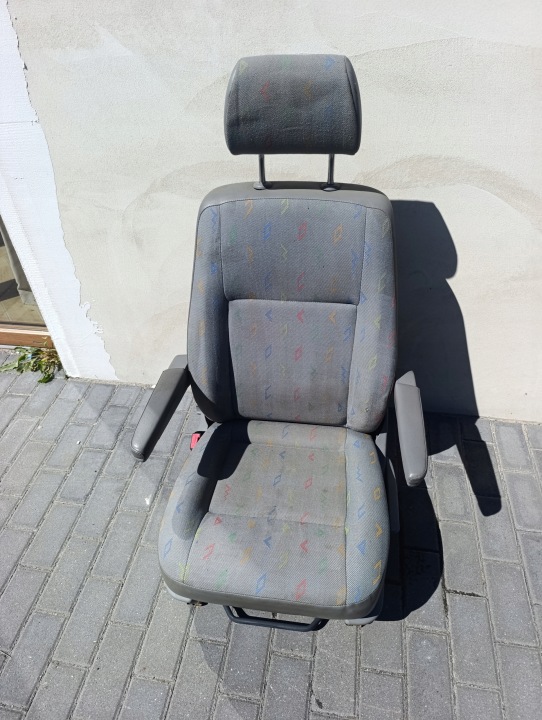 VW T5 T5 LIFT FOTEL elsö bal KIEROWCY/ KIEROWCA INKA z podlokietnikami