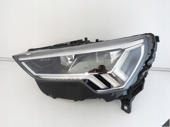 AUDI Q3 II (2 GENERACJA) F3 83A 18-25 Licht FULL LED links vorne EUROPA *033