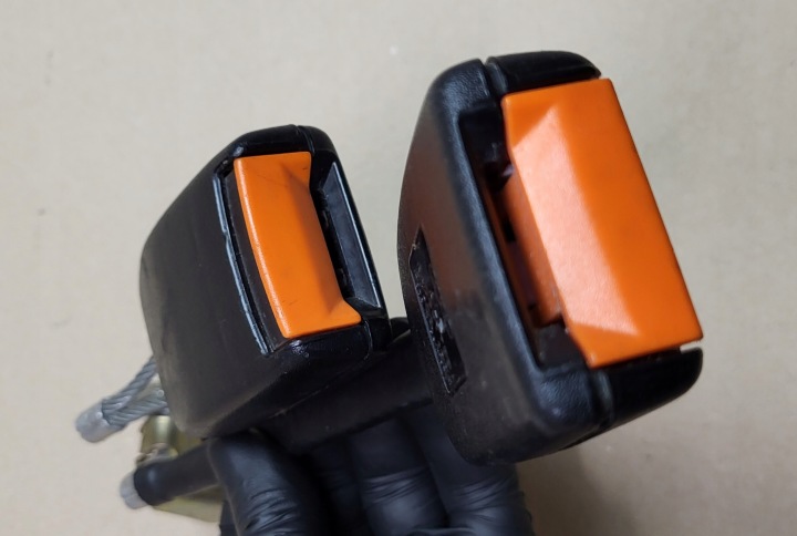 ZAPINKA öv, szíj KLAMRA mitte heck hinten PODWOJNA AUDI 80 B4 8A0857739 OE EU