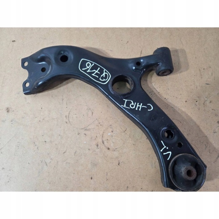 Toyota C-HR and arm front left (Q716)