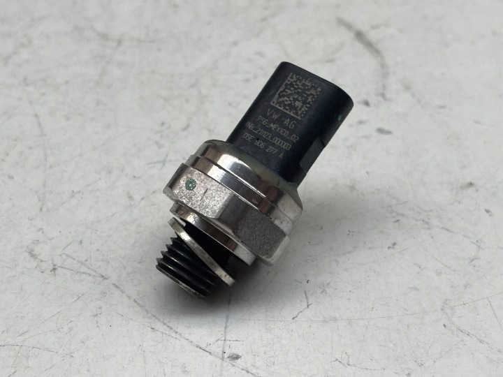 sensor of pressure oil Volkswagen Golf VII 05E906277A original!