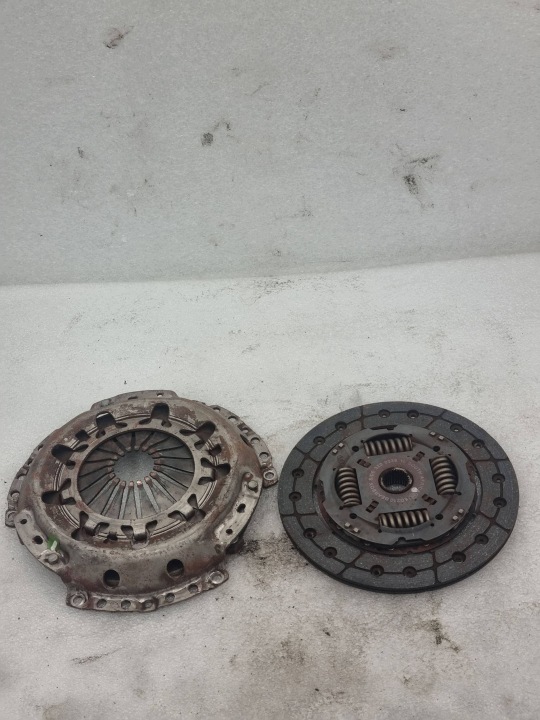 Kupplungssatz Kupplungsscheibe Bremsscheibe der Kupplung VW Skoda Seat 1.4 16V LUK 320033910