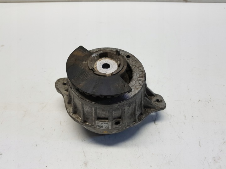 MERCEDES W205 CDI engine mount right