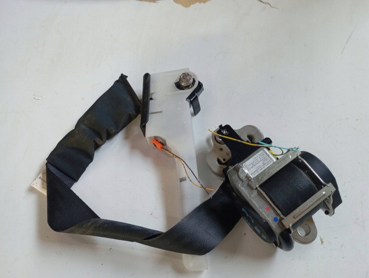 front tension belt safety front right NISSAN JUKE and F15 6175432