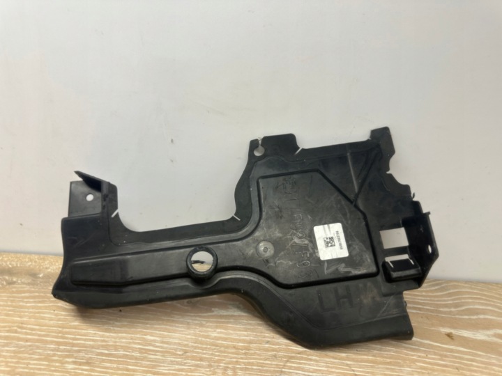 BMW 8 Cabrio M F91 left drain air radiator 51748079937