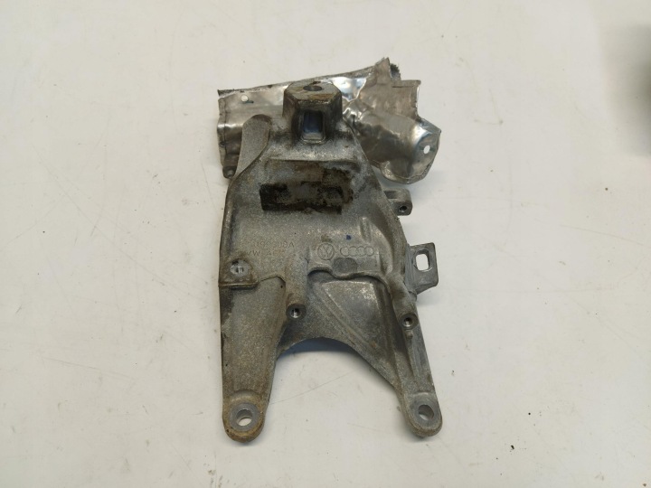 Audi Q5 80A 45 TFSI, holder airbags of the engine 80A199308A
