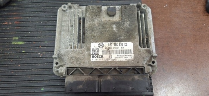 computer control unit VW GOLF V 03G906021KG
