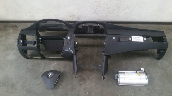prístrojová doska konzola airbagy Head up Lift BMW E60