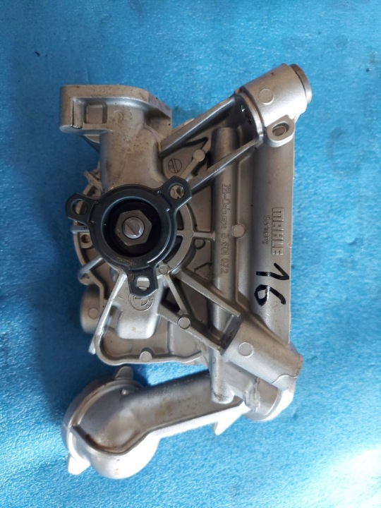 olejové čerpadlo 8601072 BMW G11 G12 G30 750 N63B44C