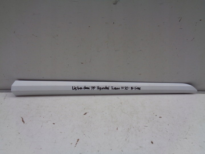 moulding door right front HYUNDAI TUCSON IV 20- N-LINE