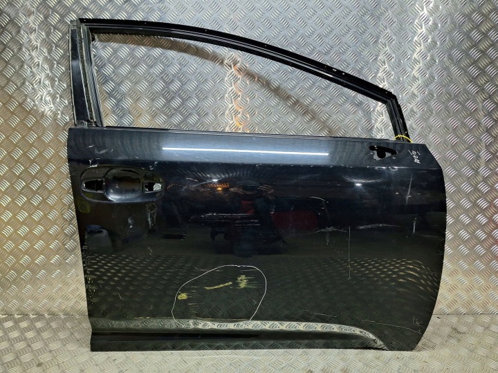 dveře pravé předek TOYOTA AVENSIS T27 09-18