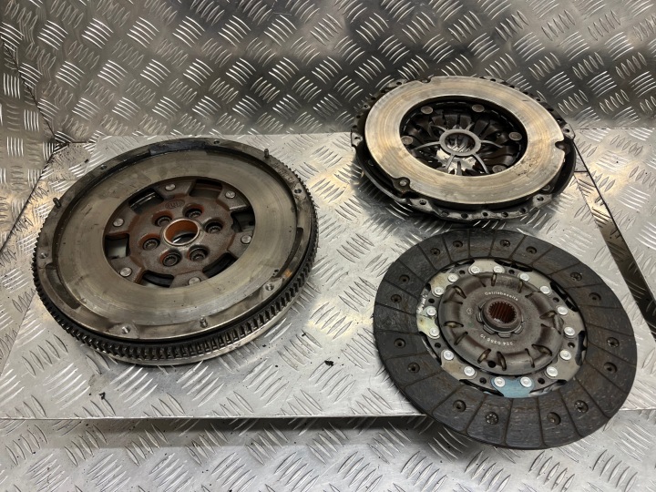 clutch complete VOLKSWAGEN TOURAN 1