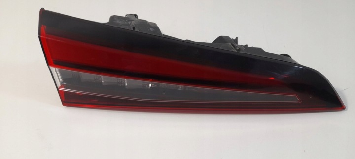 Toyota Corolla E21 Kombi lift Licht hinten links für die Heckklappe KOITO02534 (R366)
