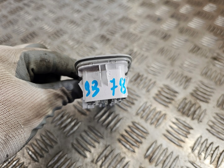 AUDI Q3 8U Feux phare Cabine Ciel de toit 8U0947111ET1