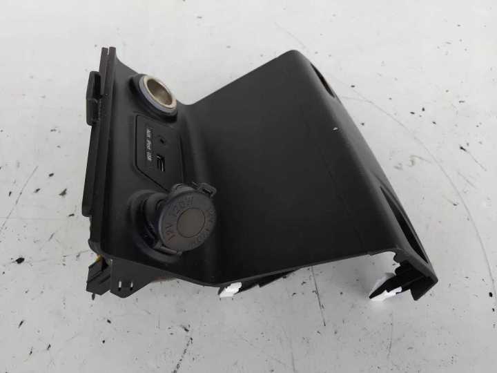 12V HYUNDAI ix35 socket (LM, EL, ELH) 846222Y000 1.7L diesel 85kW 2011 6