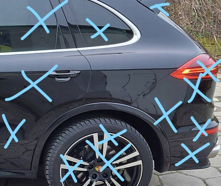 zadní levý blatník PORSCHE CAYENNE 7P 10-18 LAK: LC9X