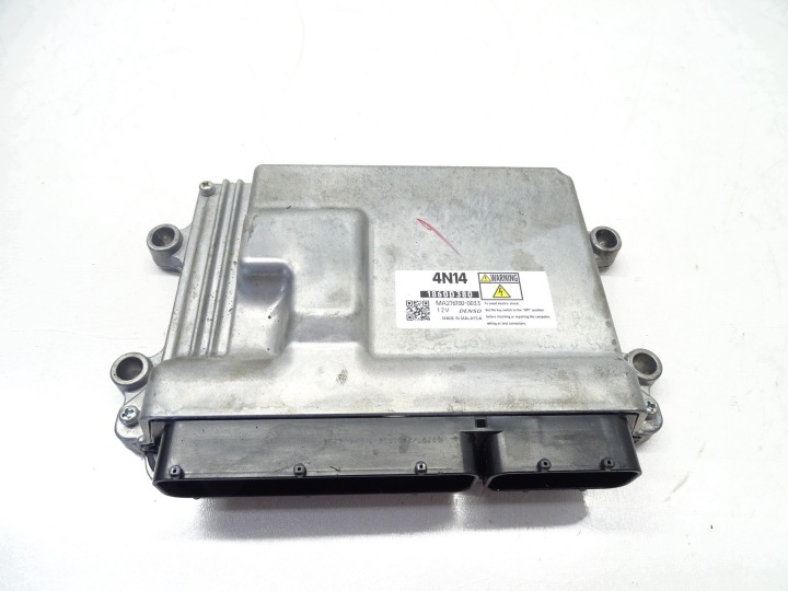 control unit of the engine Mitsubishi L200 MA276700-0033