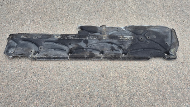 kryt podvozek pravá 2126804608 MERCEDES W212 W218 originál