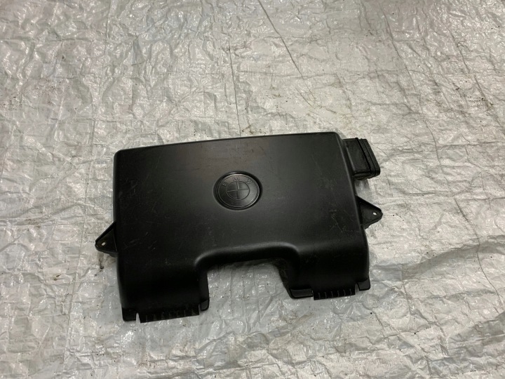 intake drain air BMW E87 116 118 120 and 7523629