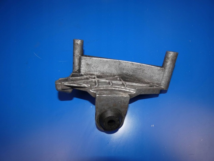 MERCEDES CLS W218 W212 W207 W222 3.0 CDI 642 holder holder of the engine covers