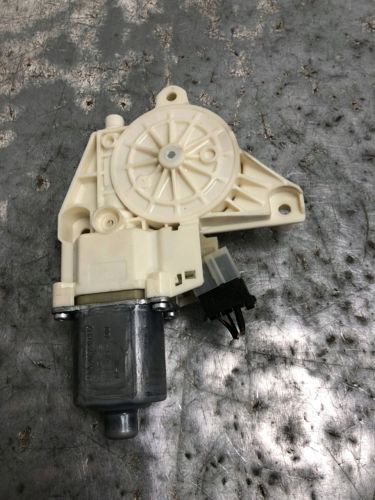mini motor windows left front MERCEDES W204 A2048200142