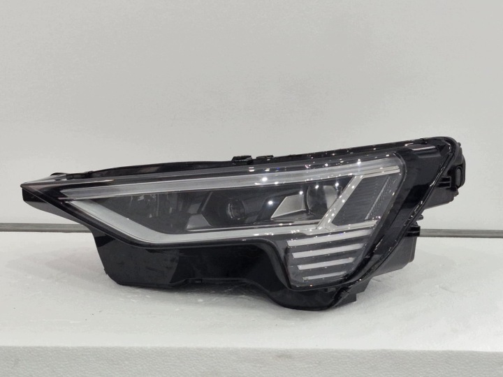 Licht links Audi E Tron Digital Matrix Light