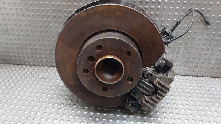 otoč čapu strmeň ľavý predok 6764443 BMW E90 E91 E92 E93 E81 E82 E87