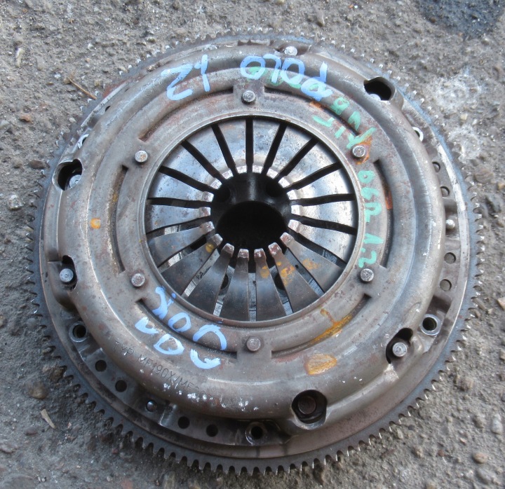 VW POLO 9N 1.2 08R Embrayage 03D105333