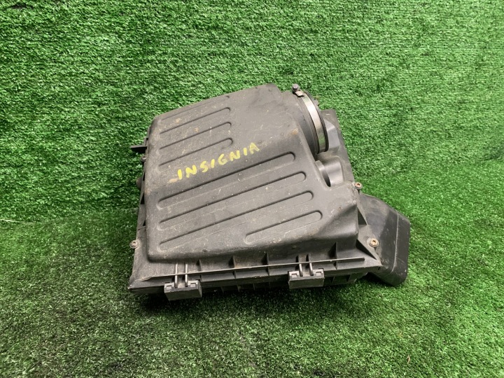 air filter housing / 2.0 CDTI 160KM A20DTH OPEL INSIGNIA A / 55560889