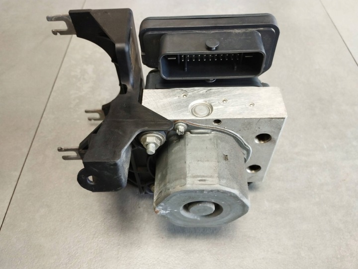 Mercedes B-KLASA W246 W242 pumpa ABS A2424310812