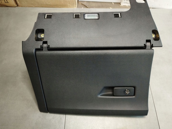 Audi A5 B10 Boîte a gant passager Passegers 8B1857035B