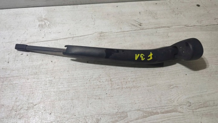 BMW 3 F30 F35 F31 2017 Z tylu nosač metlica brisača