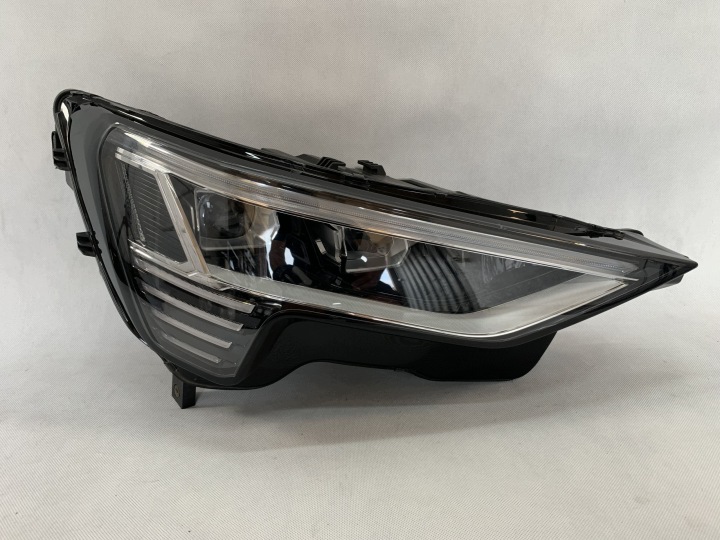 Licht vorne rechts reflektor Audi E-Tron F.Led 18-22r 4KE941040D 05.26