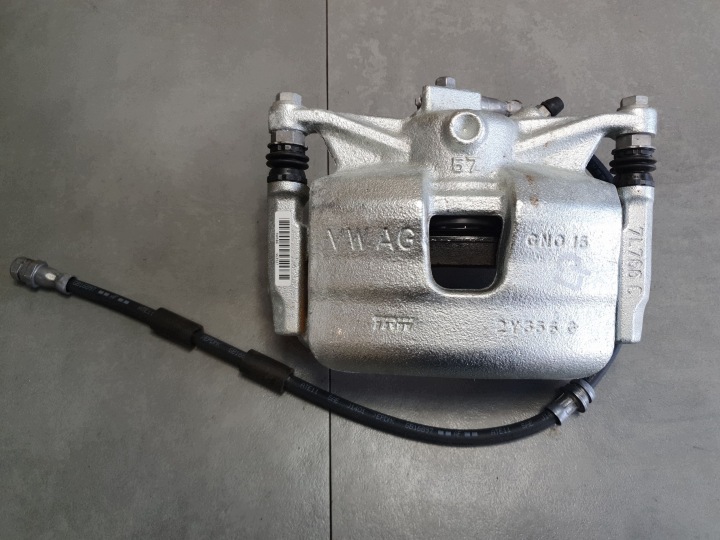 Audi A3 8Y čeljust kočioni lijevi prednji dio prednji 5WA615123