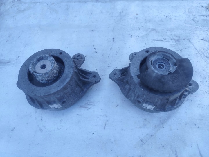 MERCEDES W213 engine mount