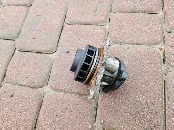 Wasserpumpe 2.0DCI LIFT Vivaro B Trafic III Talento 210108005R