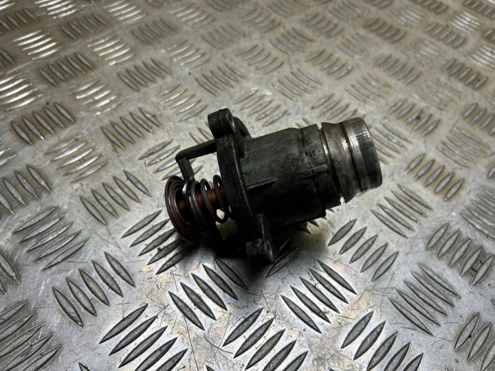 thermostat BMW 6 F06 650i N63 V8 2013 7586885